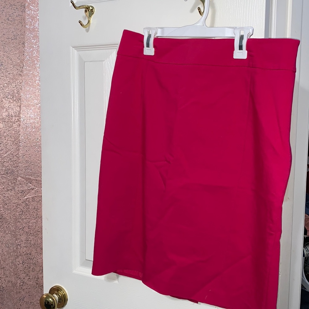 Pink pencil skirt,great for work!